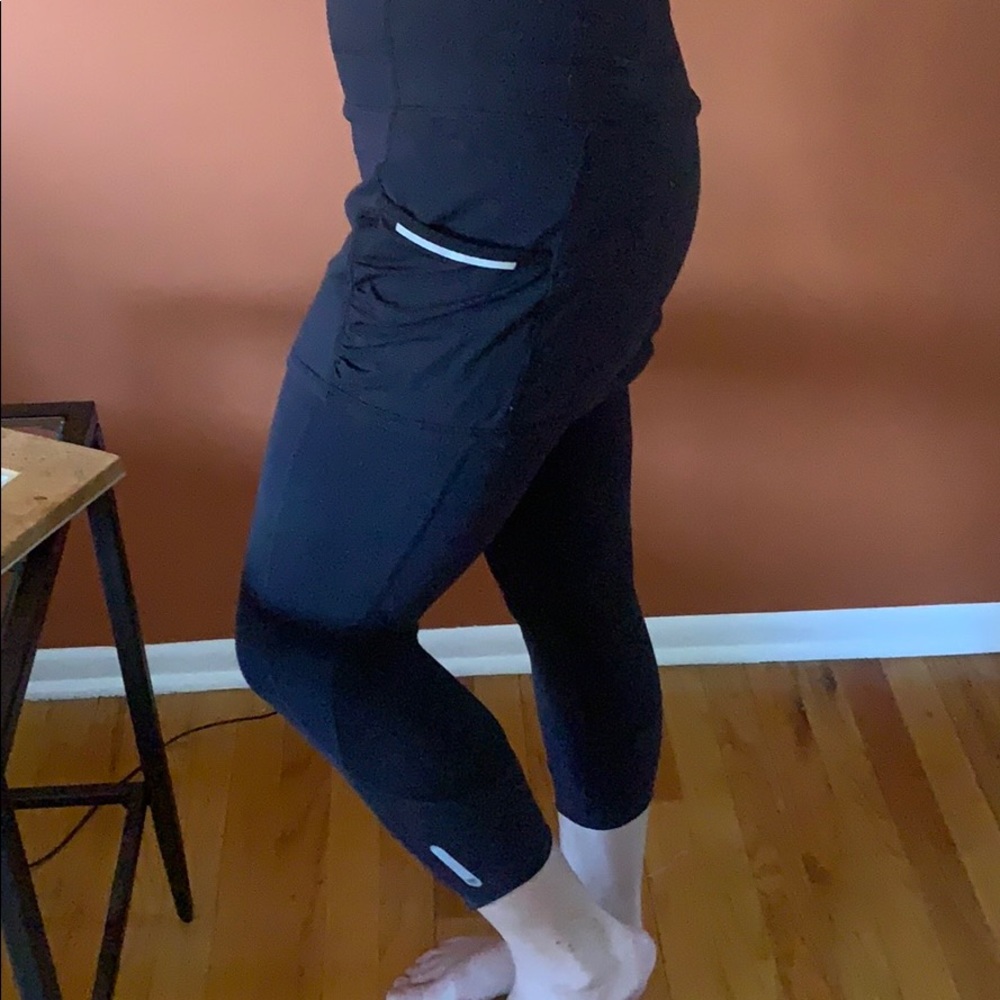 Great spandex legging with skirt coving upper area